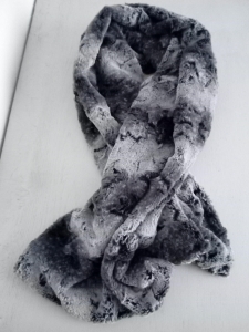 Sehr kuschelig weicher Schal aus Kunstfell genäht, 35 cm breit und 135 cm lang