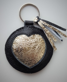 Handgemachter Schlüsselanhänger Herz aus Gold Metallic Leder Black - ökologisch, mineralisch gegerbt und frei von AZO-Farbstoffen und Konservierungsmittel  
