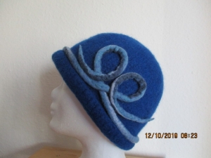 Hut oder elegante Mütze in Blautönen - Handarbeit kaufen
