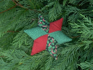 Patchwork-Stoffstern ☀ in traditionellen Weihnachtsfarben ☀