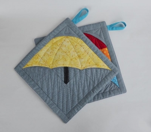 Graue Topflappen ☆ Regenschirm ☆ einmal bunt ♡ einmal gelb ♡ - Handarbeit kaufen