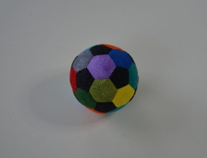 Kleiner weicher Stoffball ☀ Regenbogen ☀ Durchmesser ca. 10 cm