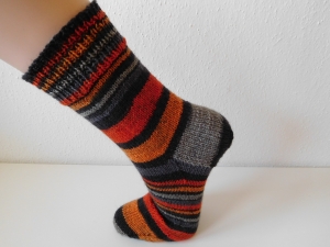 Socken handgestrickt Gr. 38 orange grau gestreift kaufen - Handarbeit kaufen