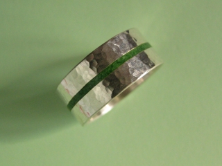 Silberring geschmiedet mit grünem Streifen breit - Handarbeit kaufen