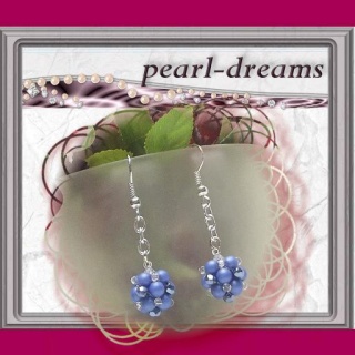 Ohrringe mit einer Perlenkugel