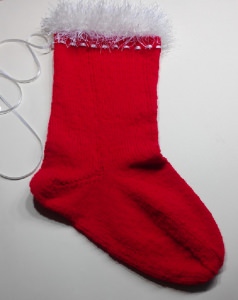  Weihnachtsstrumpf - handgestrickt - rot - weißer Puschelrand - Band zum zubinden und aufhängen