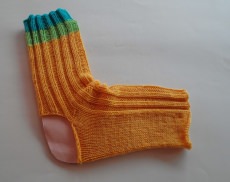 Yoga-Socken  Gr.36/37 handgestrickt in den Farben gelb,grün und türkis - Handarbeit kaufen