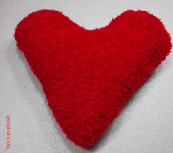 Herz-Kissen handgestrickt in rot, kuscheliges Garn für die liebe Mutti, für alle die man gern hat und zur Dekoration - Handarbeit kaufen