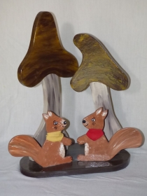 Pilzdeko mit Eichhörnchen Chip und Chipsy aus Holz Höhe 47cm für innen und aussen - Handarbeit kaufen