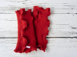 Armstulpen aus Walkstoff rot mit roter Naht
