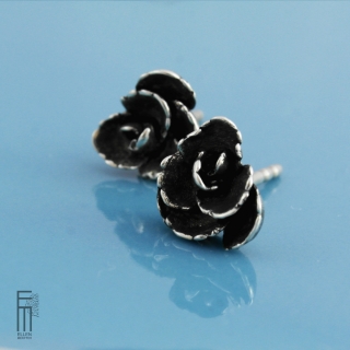 FLORAL - kleine Ohrstecker aus oxidiertem Silber, sehr romantisch und praktisch zu tragen, auffallende schwarz-silberne Ohrringe