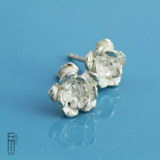 SEDI - kleine Ohrringe aus Silber mit floralem Motiv, praktische Ohrringe für den täglichen Gebrauch, handgefertigt
