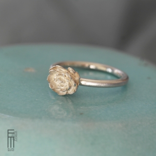 SUCI - einfacher und überraschender Silberring, feiner Ring aus Silber mit einer Botanikstruktur, Abdruck einer echten Pflanze