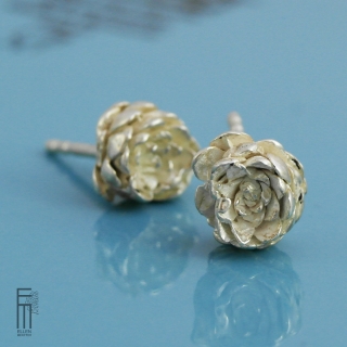 SUCI - kleine Silberohrringe mit floraler Struktur, Abruck einer echten Planze in Silber gegossen,  einfache aber detailreiche Ohrringe 