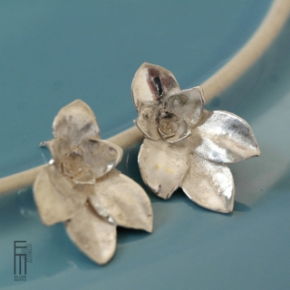 FLOR I - auffallende Ohrringe aus Silber, Abformung einer echten Pflanze, besonders für spezielle Anlässe  - Hochzeiten - geeignet
