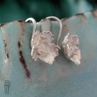 FLORAL - mittelgroße Silberohrringe in Blumenform, Abdruck einer echten Pflanze und in Silber gegossen - sehr romantisch, ideal als Geschenk