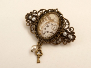 Kleine Haarspange mit Steampunk Uhr Motiv Haarschmuck Zopfhalter Muschelkernperle Haar Accessoires Mädchen Geschenkidee Frau