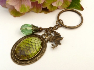Schlüsselanhänger im Mittelalter Stil mit Drachenei und Drachen Charm grün bronzefarben LARP Geschenk Mann Frau - Handarbeit kaufen