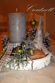 ☆ Weihnachtsdeko auf Holzscheibe mit Teelichtglas und Naturdeko ☆
