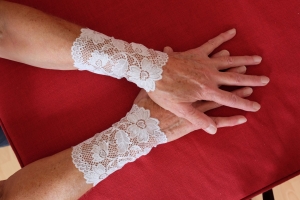 Armstulpen Handstulpen weiß elastische Spitze - Handarbeit kaufen
