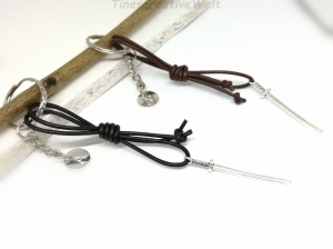Personalisierter Schlüsselanhänger Schwert 3D, Lederband, Initiale, Taschenanhänger, Anhänger, Geschenk für Männer - Handarbeit kaufen