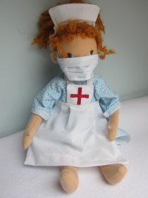 Super Heldin Ginger Original Krankenschwester Stoff Puppe, 40 cm Waldorf Puppe - Handarbeit kaufen
