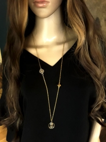 Lange goldfarbene Halskette mit einem ★ Massai ★ Anhänger und Knebelverschluss 