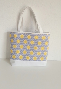 Einkaufstasche mit Zitrone und Chefron