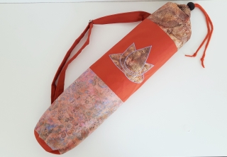 Beutel für Yoga  Matte  mit aufgesteppter Lotusblüte / batik / Yogatasche