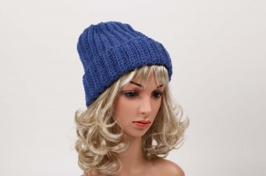 kuschelig warme Häkelmütze Mütze Wintermütze für Damen Beanie mit Degrade-Effekt in Blau - Handarbeit kaufen