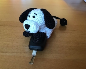 Schlüsseltasche Hund weiß-schwarz, gehäkelt, Schlüsselanhänger, Farbwünsche möglich (Kopie id: 100327394)