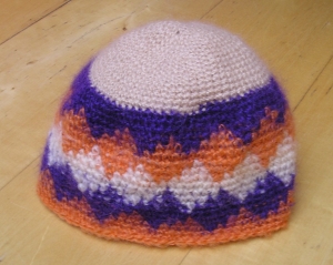 Kacheln, handgehäkelte Mütze aus flauschigem Mohairgarn , Größe für Erwachsene 