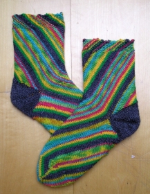 Diagonal grün gelb, handgestrickte Socken Größe 41/42