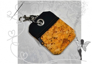 Schicker kleiner Schlüsselanhänger und Chiptäschchen aus Baumwollkorkstoff                         off-Chiptäschen - Handarbeit kaufen