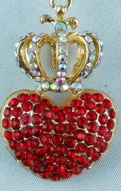 Handgefertigter  Herzanhänger  mit roten Strass Steinen und Perlen einkaufen - Schlüsselanhänger Taschenanhänger EINZELSTÜCK