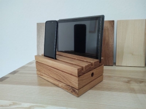 Ladestation für Smartphone und Tablet oder iPhone aus Holz - Eiche Leinöl