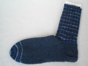 handgestrickte warme Socken in Gr. 36/37, blau gemustert - Handarbeit kaufen