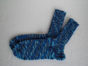 handgestrickte warme Socken in Gr. 34/35, blau gemustert kaufen  - Handarbeit kaufen