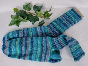 handgestrickte Socken in Gr. 42/43 grau/grün und blau, kaufen  