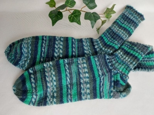 handgestrickte warme Socken in Gr. 46/47, grün gemustert kaufen  