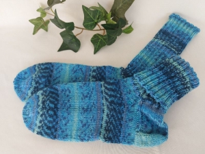 handgestrickte Socken in Gr. 40/41 türkis/blau gemustert, kaufen   - Handarbeit kaufen