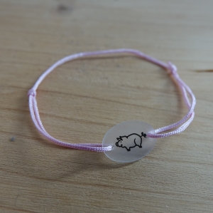 Rosa Armband (1,0 mm) mit selbstgemaltem Schweinchen-Anhänger
