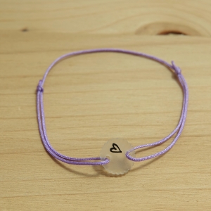 Lila Armband (0,8 mm) mit selbstgemaltem Herz-Anhänger