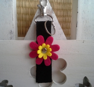 Schlüsselanhänger ★ Blume ★ ♡ , aus Filz und Metall 