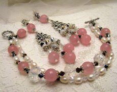 Armband und Ohrringe aus Rosa Quarz und Perlen