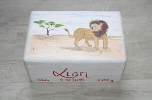 Spitzbub Erinnerungsbox Kiste - Löwe Geschenk zur Geburt handbemalt 