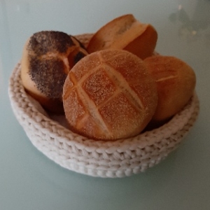Brotkörbchen -handgehäkelt- aus Cotton Jersey Wolle und Baumwolle