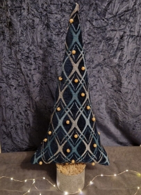 Handgemachter Deko-Weihnachtsbaum aus hochwertigem Stoff mit Perlen verziert und Naturholz