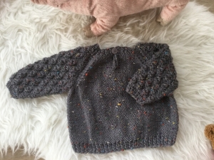Eleganter Baby Raglan Pullover, vielseitig kombinierbar - Handarbeit kaufen