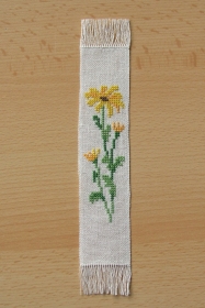 gesticktes Lesezeichen mit Chrysanthemen